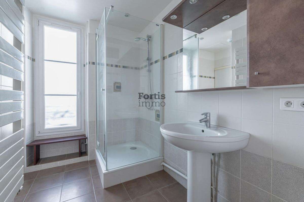 Appartement à PARIS-14E