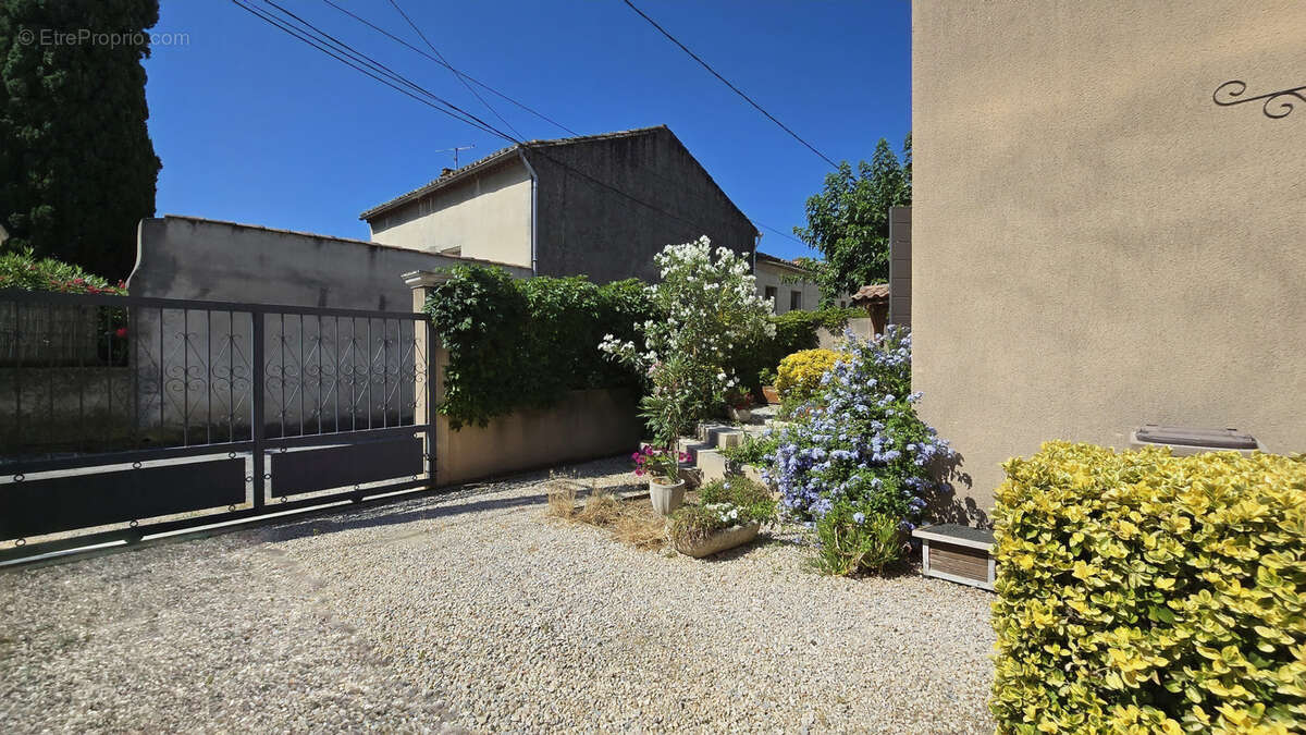 Maison à MORIERES-LES-AVIGNON