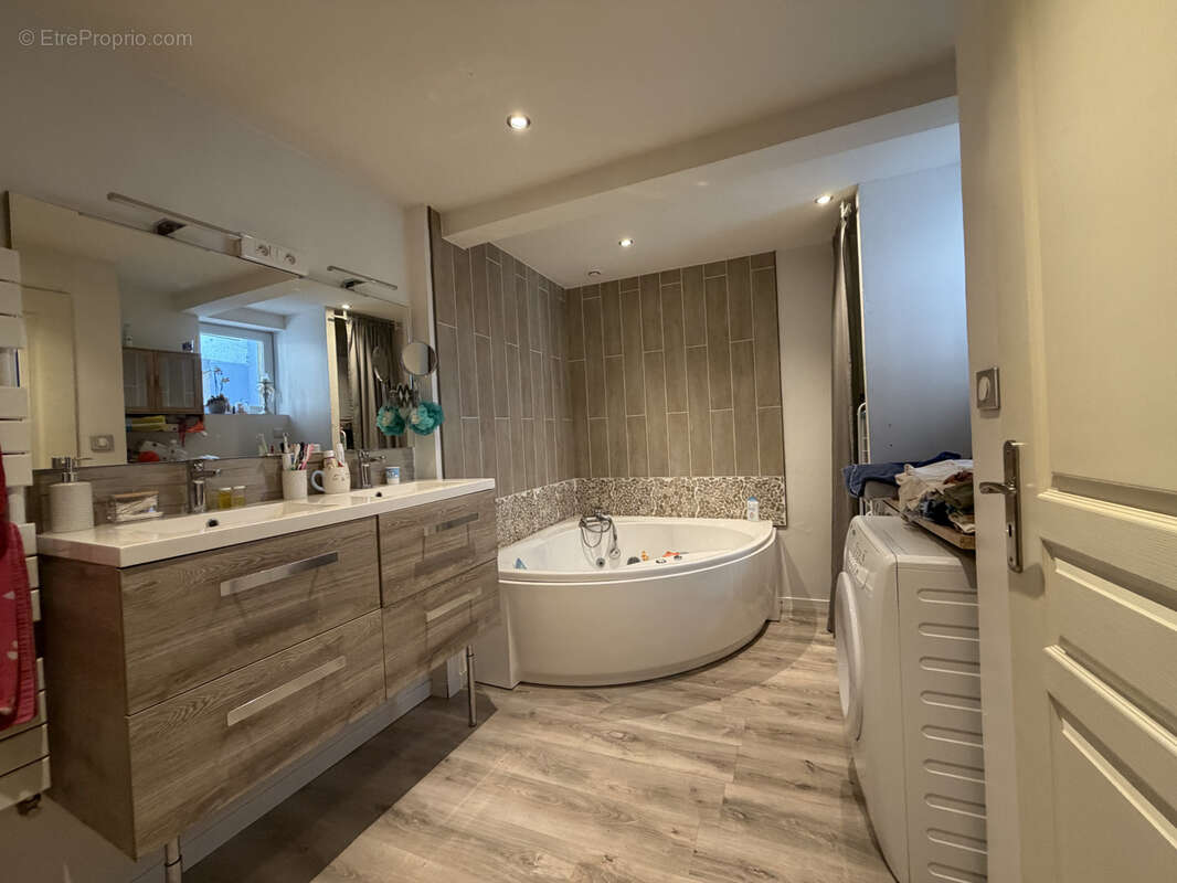 Maison de ville rénovée au coeur de petite Synthe - photo 7