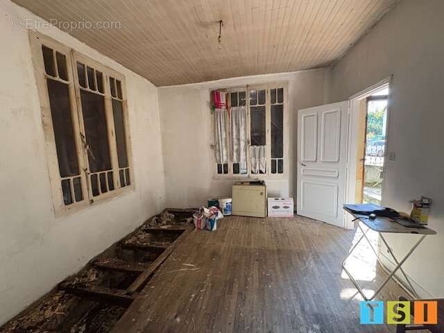 Maison à MONTREJEAU