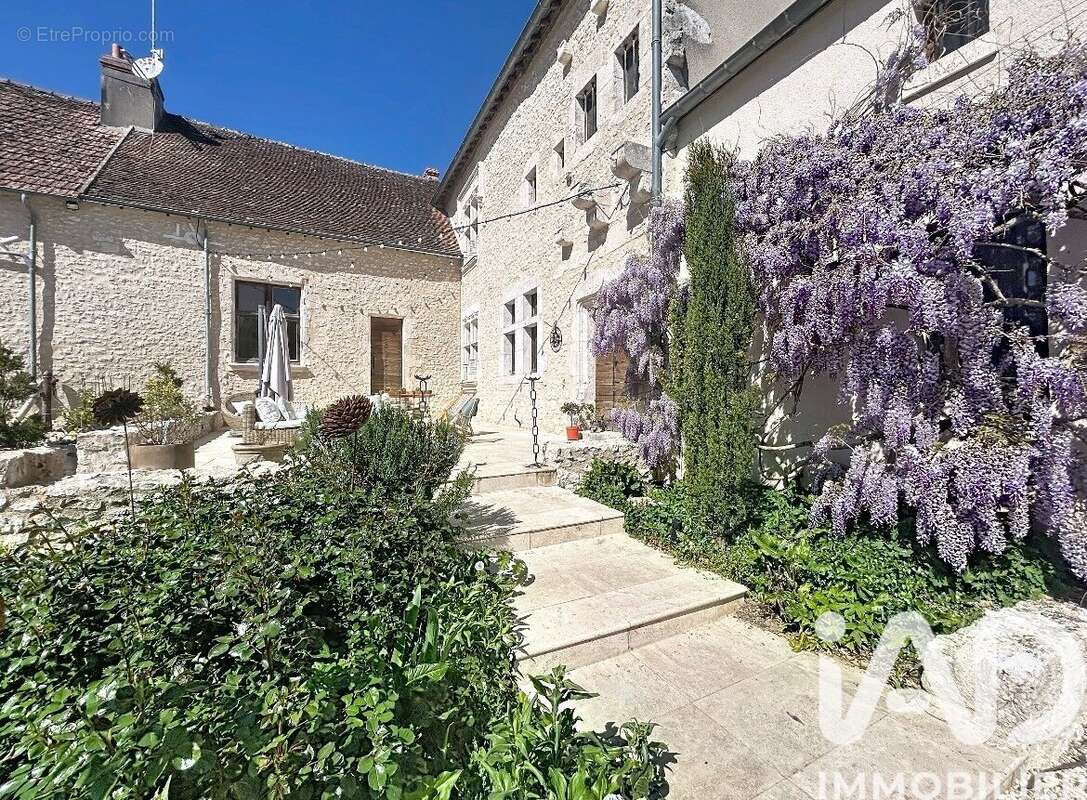 Photo 2 - Maison à TAVERS