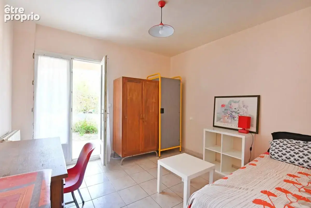 Maison de 11 pièces d'environ 130 m² à Nîmes avec piscine - photo 11