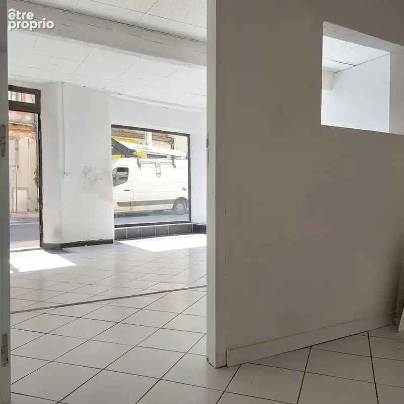 Local/bureau à vendre MONTAUBAN (82) avec vitrine et deux entrées, espace sanitaire - photo 9
