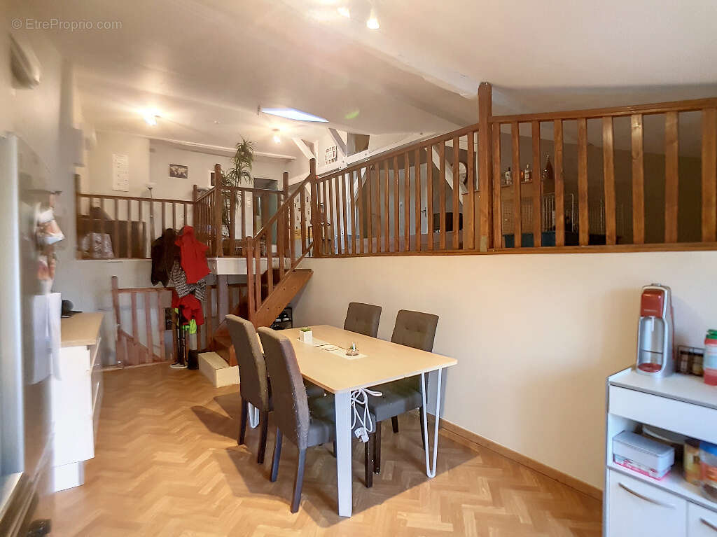 Immeuble de rapport 1 local commercial et 3 appartements avec rapport locatif annuel attendu de 18.000 € - photo 6