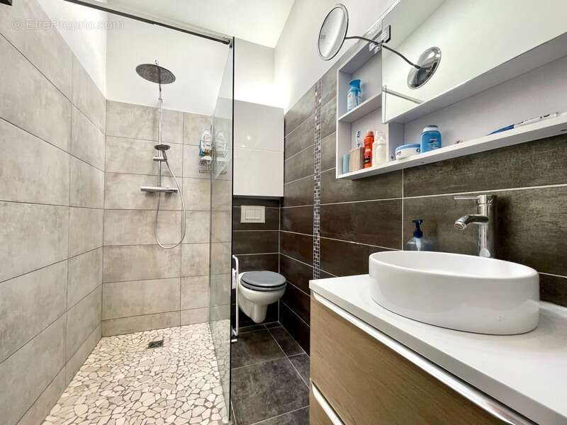 Maison à SAINT-LAURENT-D'AIGOUZE