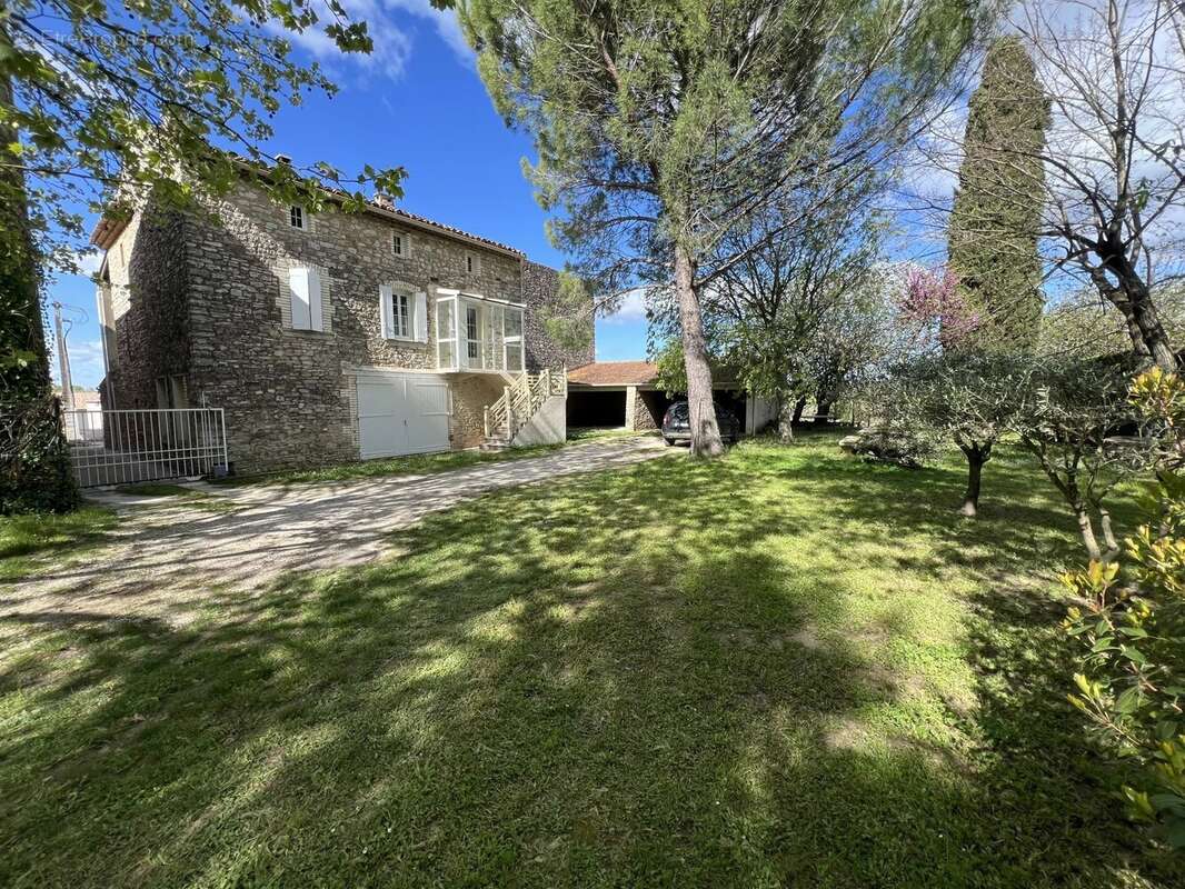 Appartement à CASTELNAU-VALENCE