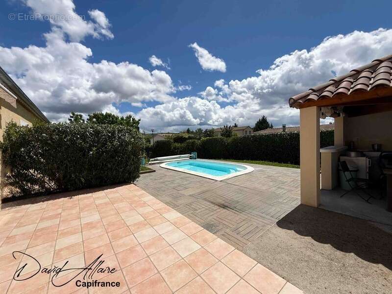 Maison à LARAGNE-MONTEGLIN