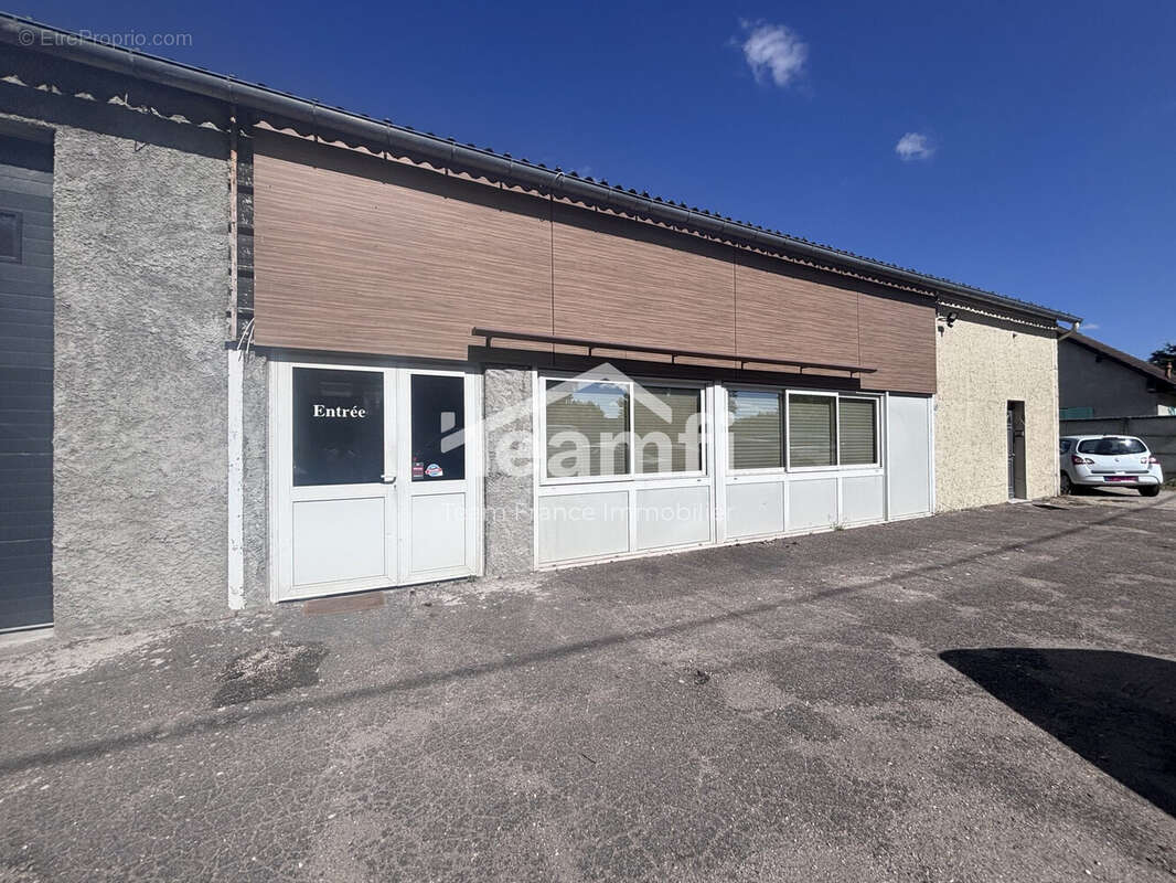 311 m² à Saint-Jean-De-Braye  - photo 2