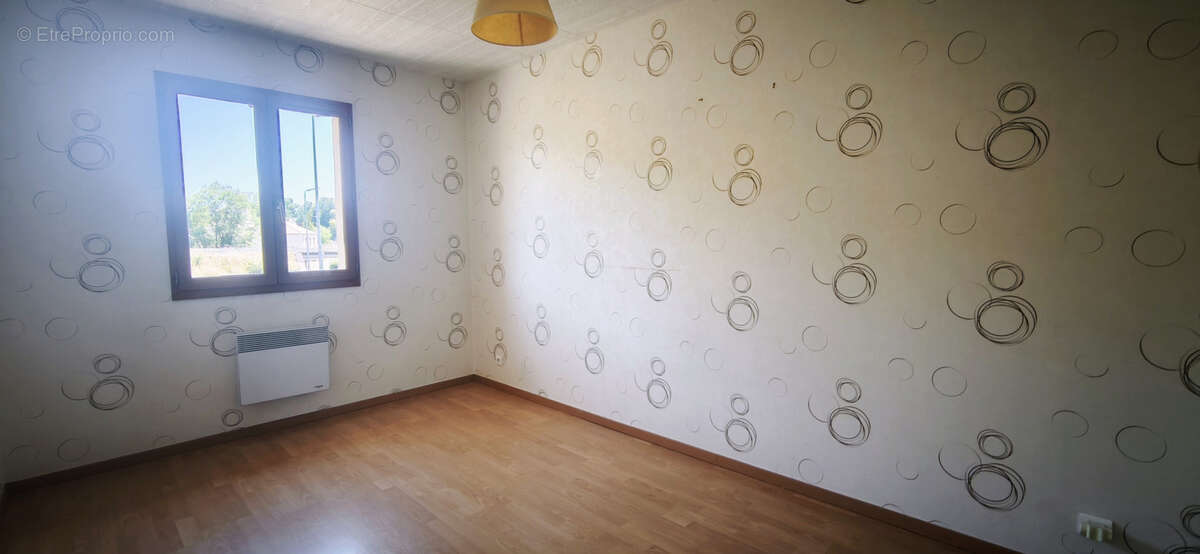 Maison familiale de 176 m2 avec appartement indépendant   6 chambres   Terrain clos de 900 m2 - photo 10