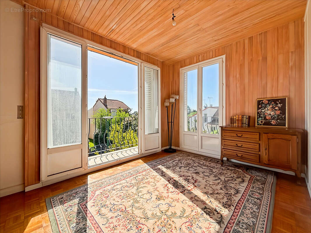 Maison à VERRIERES-LE-BUISSON