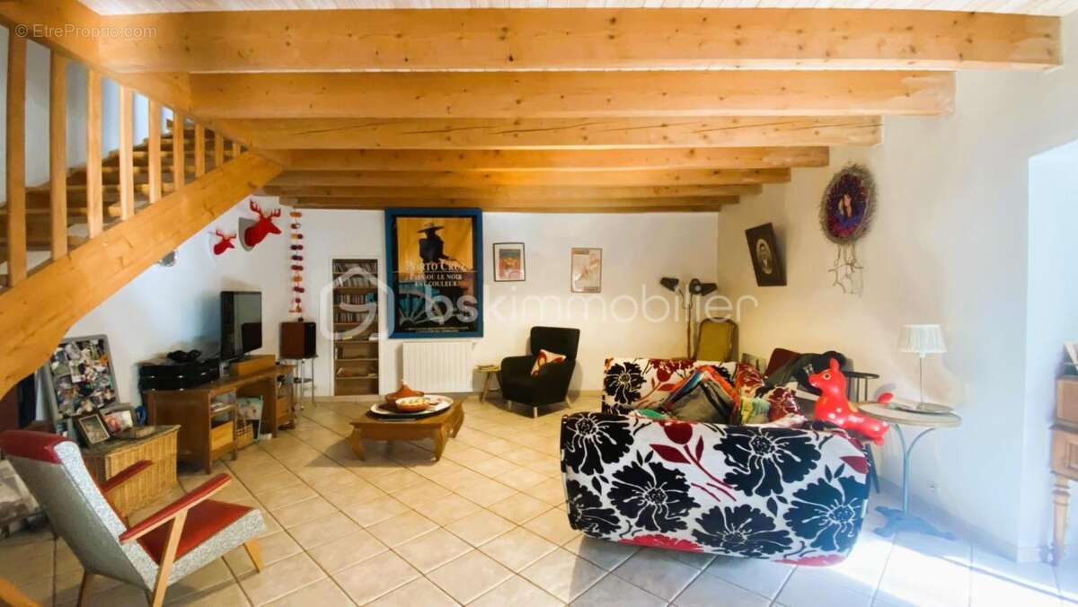 NANTES - Quartier St Jacques : Maison d'env. 200m², 4 chambres, garage et jardin - photo 2