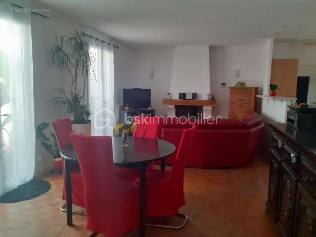  Maison 5 pièces – 134 m²  Terrain 2400M² Garage et Pisicine – Xambes- 9KM de MANSLES - photo 3