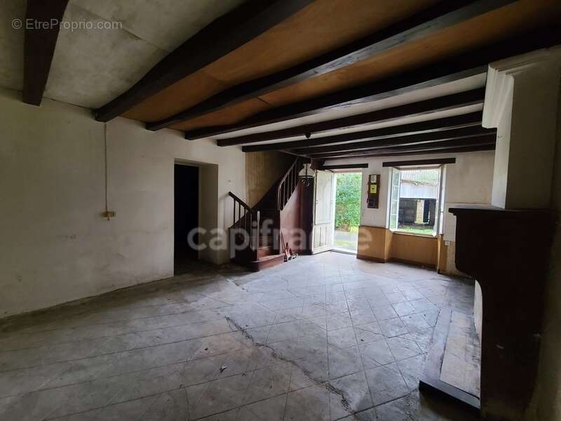 Maison à rénover avec dépendances NACHAMPS (17) - photo 3
