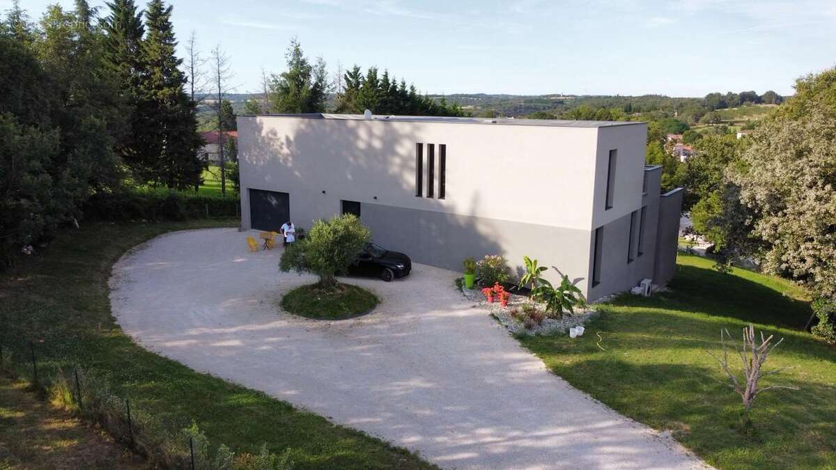 entree - Maison à CAHORS