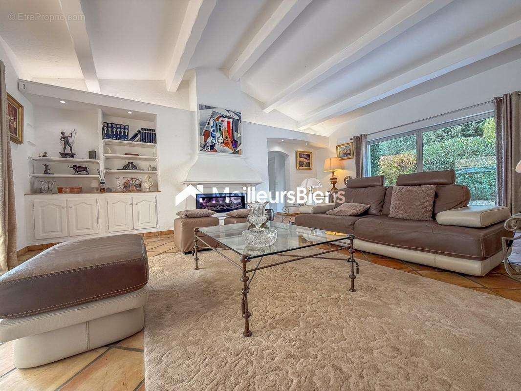 Maison à ROQUEBRUNE-SUR-ARGENS