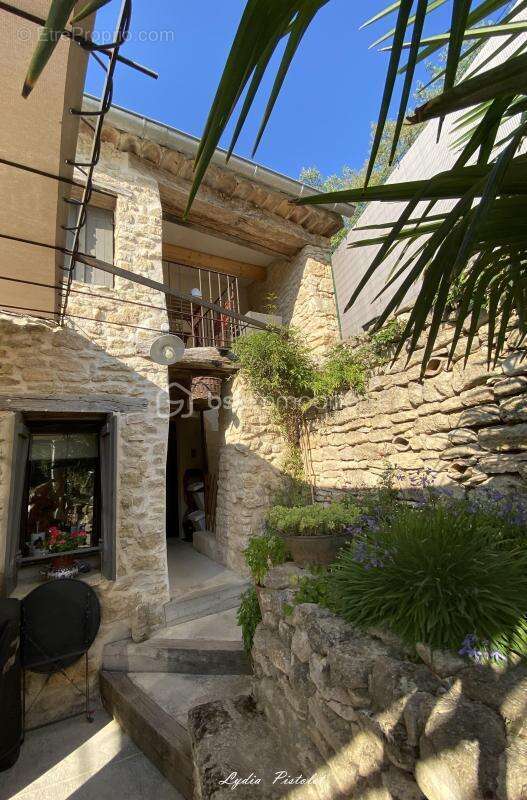 NOUVEAUTÉ - SAIGNON (84) - Authentique maison de village avec extérieur - photo 18