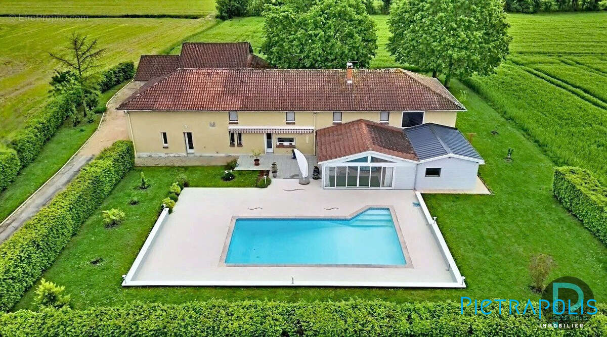Maison 294 m² à Montracol  - photo 3