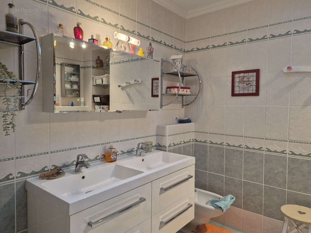 Dordogne, Périgueux, Montagrier, Maison de plain pied 205 m2, 4 chambres, terrain arboré clos, piscine sel - photo 12