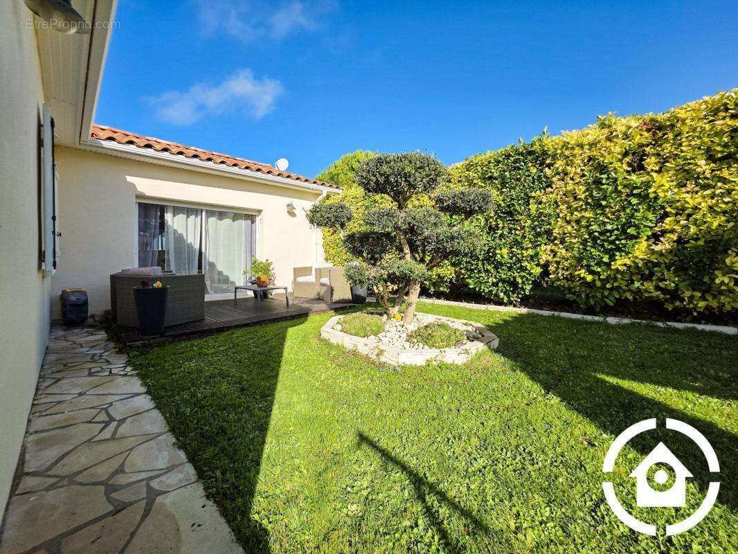 Maison à JUILLAC-LE-COQ