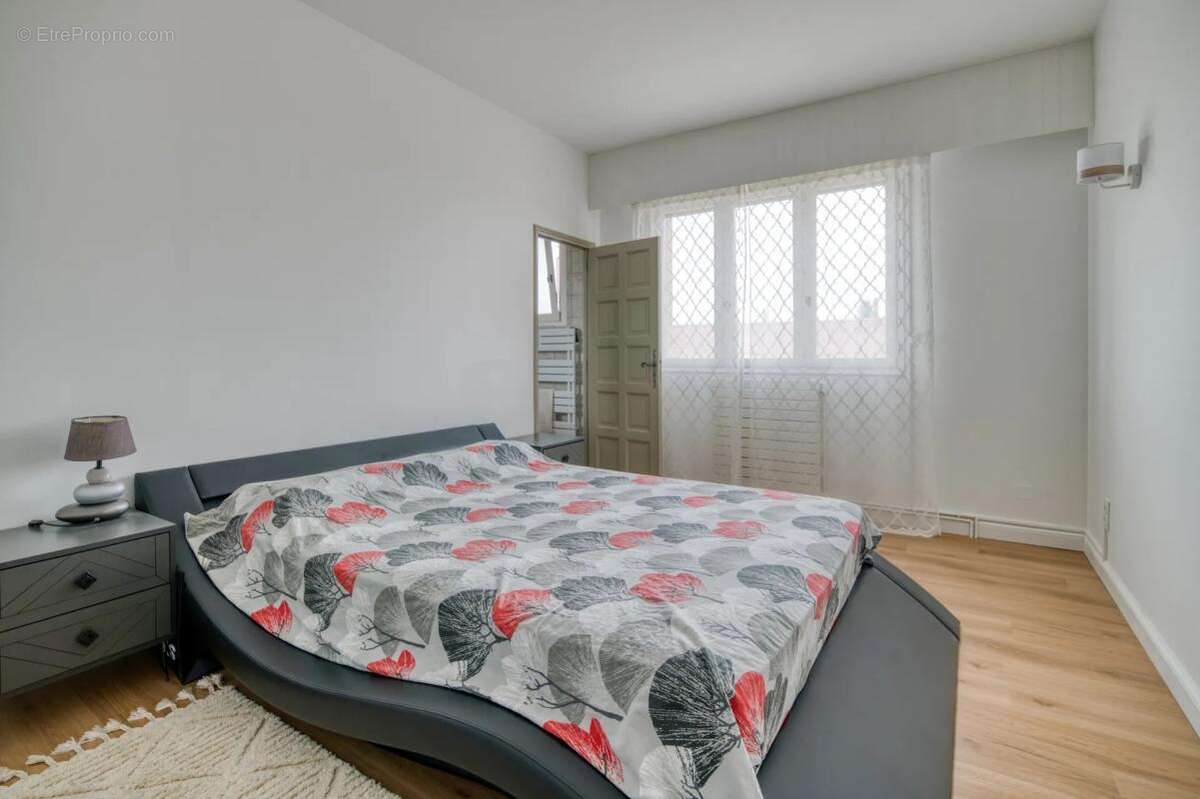 Maison de 7 pièces de 300 m² à Belberaud - photo 10