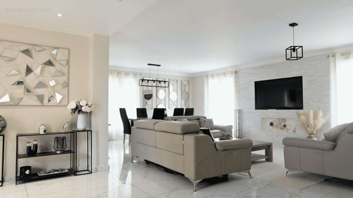 Maison à SAVIGNY-LE-TEMPLE