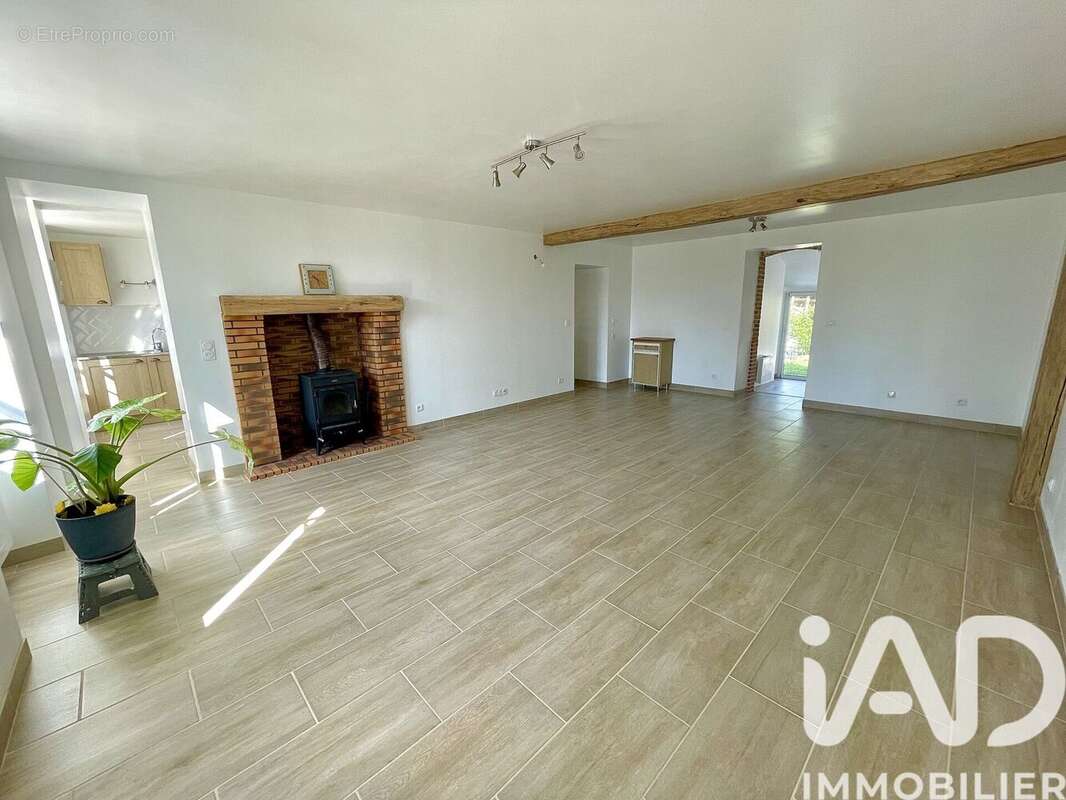 Photo 8 - Maison à LATHUS-SAINT-REMY