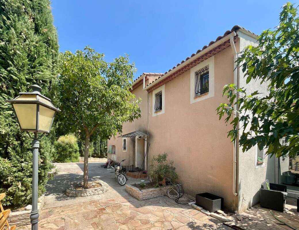 Maison 150 m² à Plan-De-Cuques  - photo 2