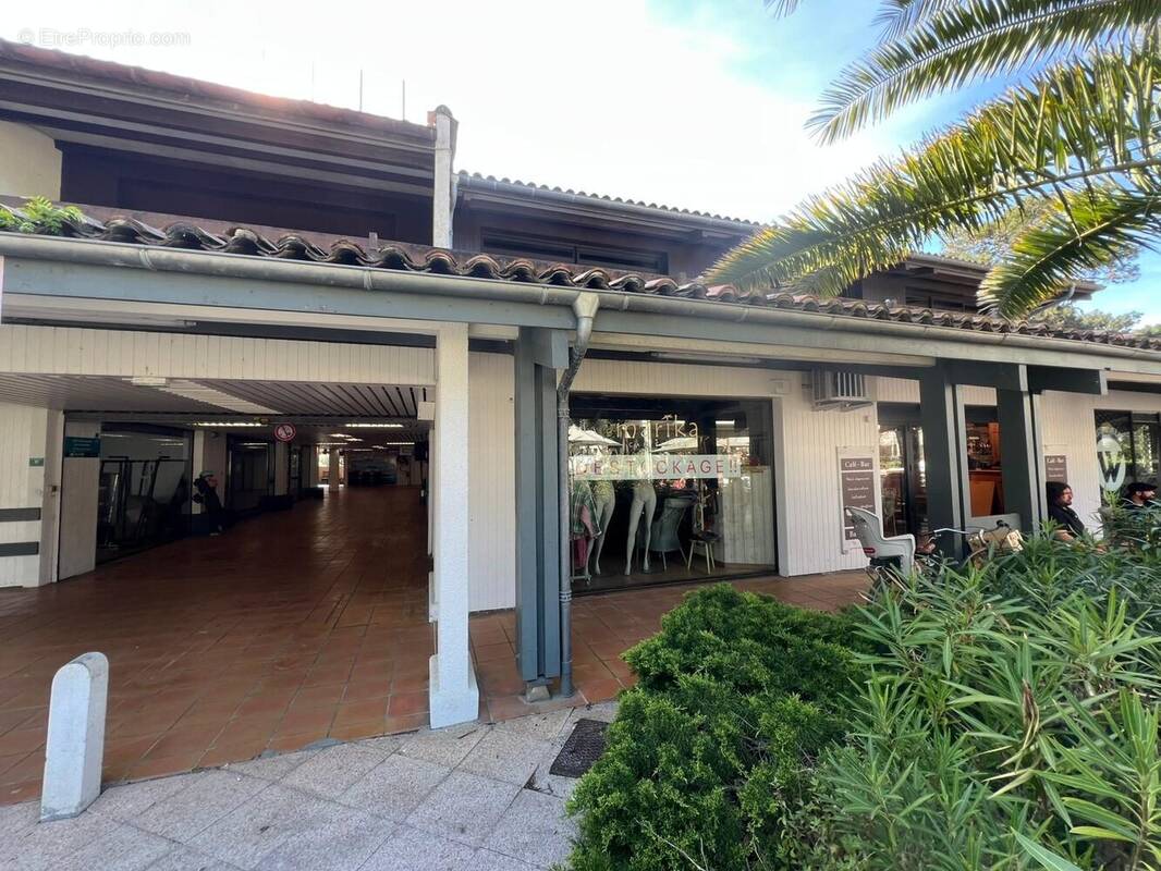 Commerce à LEGE-CAP-FERRET