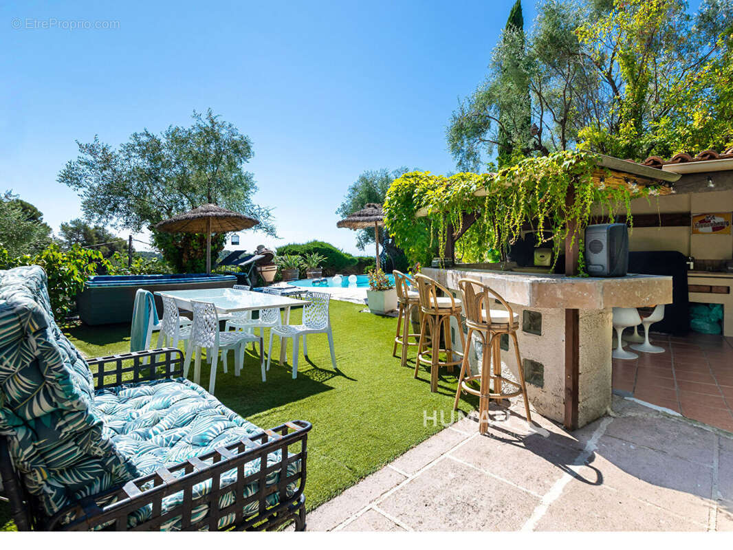 Mas provençal avec piscine - 156,43 m² développés - Fort potentiel d'aménagement - La Gaude - photo 3