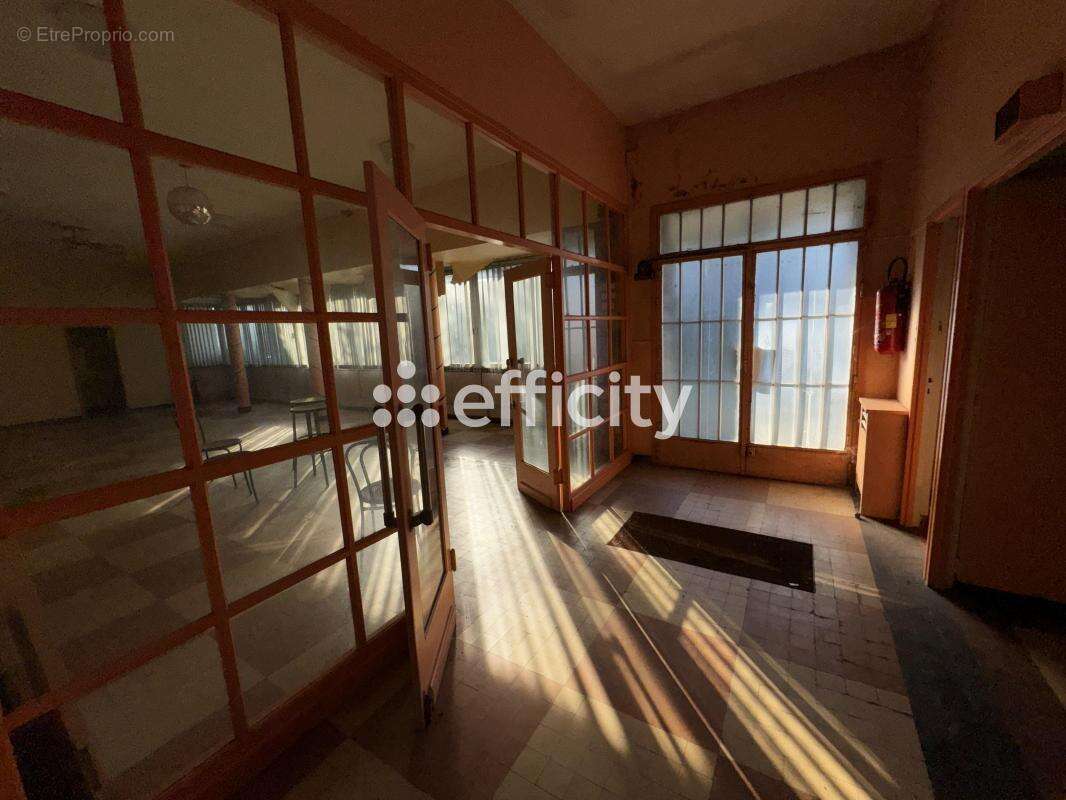 Commerce à CONDE-SUR-L&#039;ESCAUT