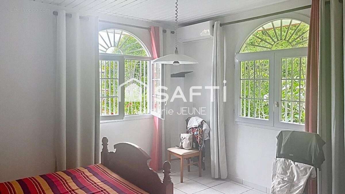 Photo 8 - Maison à REMIRE-MONTJOLY