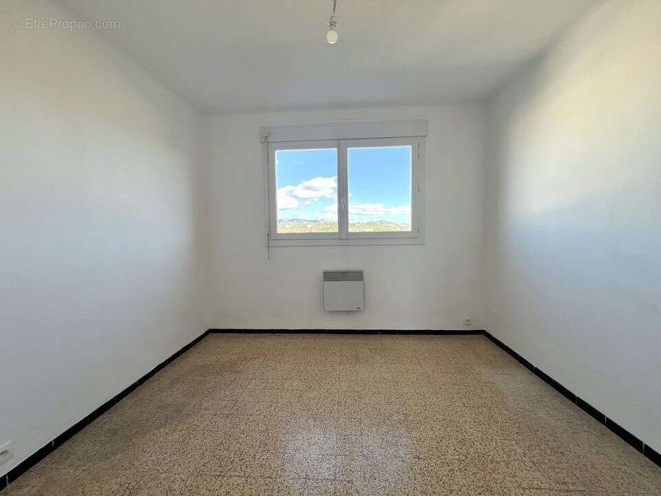 Appartement à MARSEILLE-4E