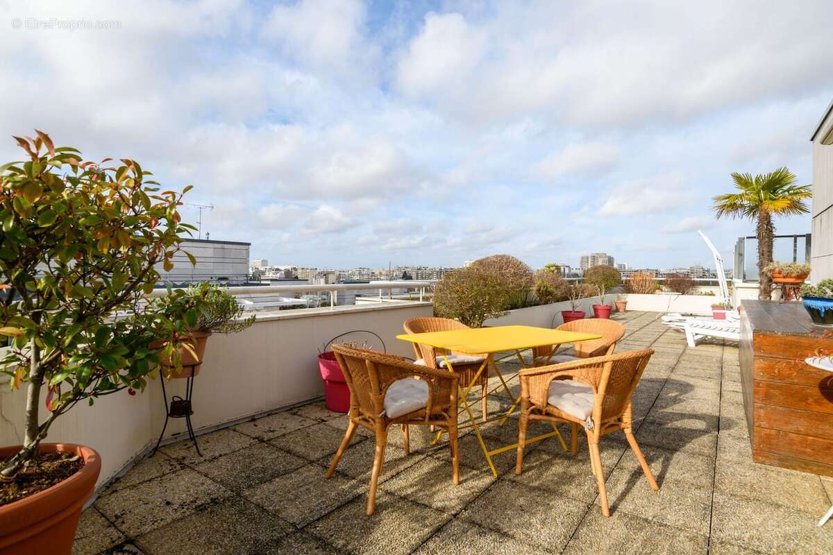 Appartement à LEVALLOIS-PERRET