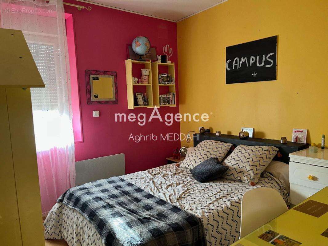 "À 10 minutes des plages de Royan, découvrez une authentique demeure de caractère offrant 6 chambres, piscine, studio indépendan - photo 10