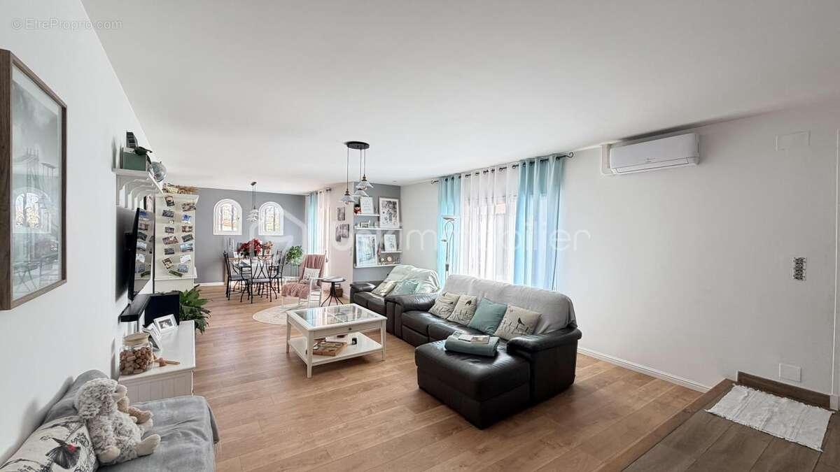 Maison à PEZILLA-LA-RIVIERE