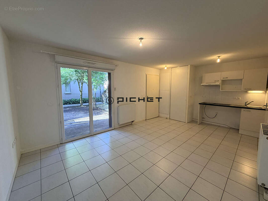 Appartement à SAINT-JEAN-D'ILLAC