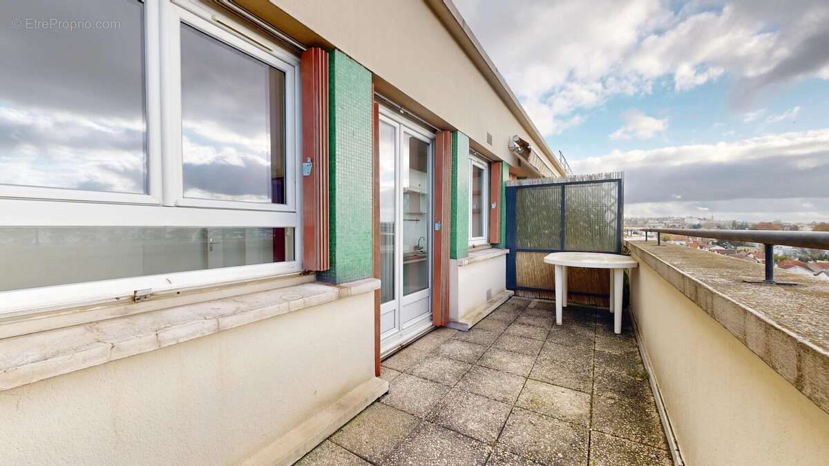 Appartement à LES PAVILLONS-SOUS-BOIS