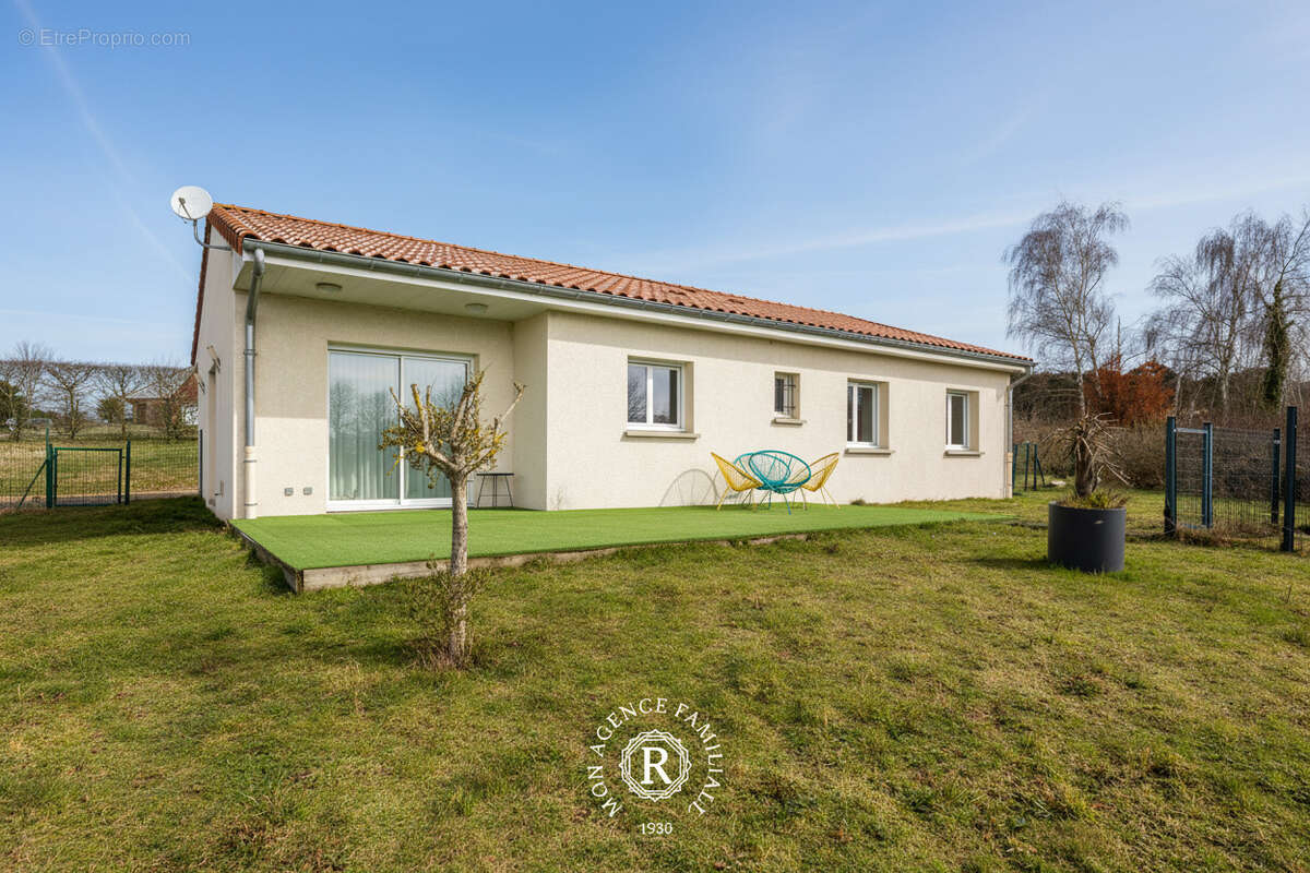 Maison à CHAMPS