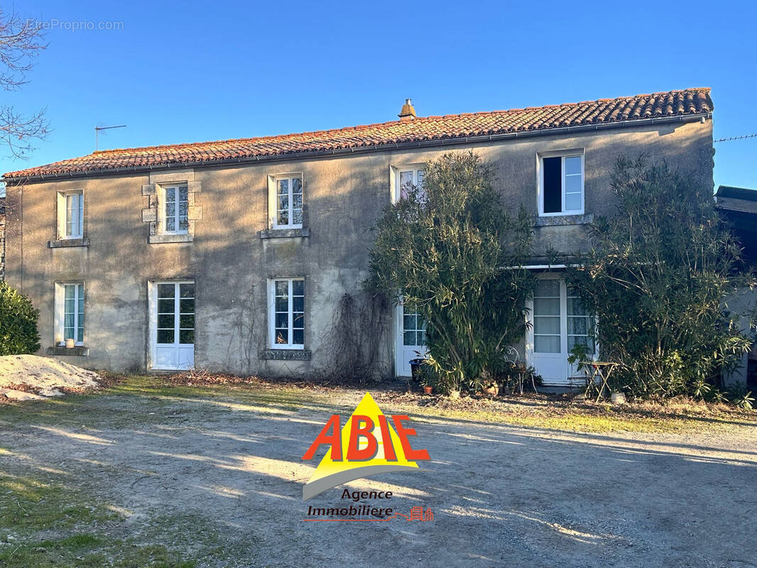 Photo 1 - Maison à BOUILLE-COURDAULT