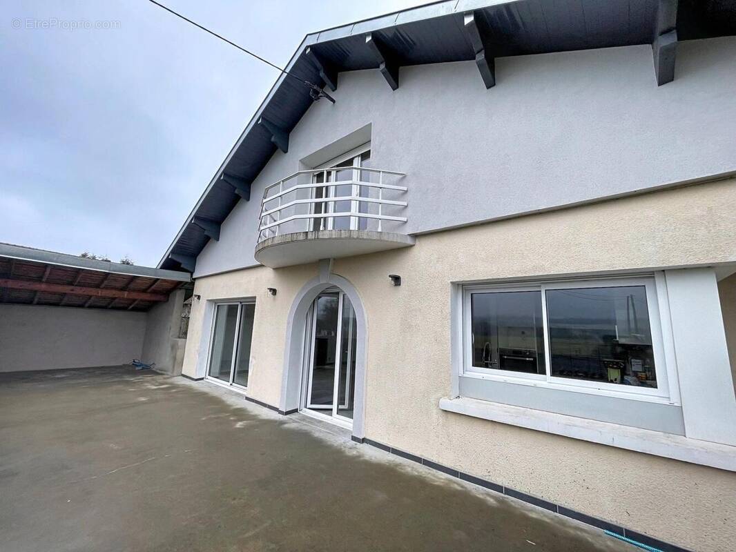 Photo 1 - Maison à CHARMES