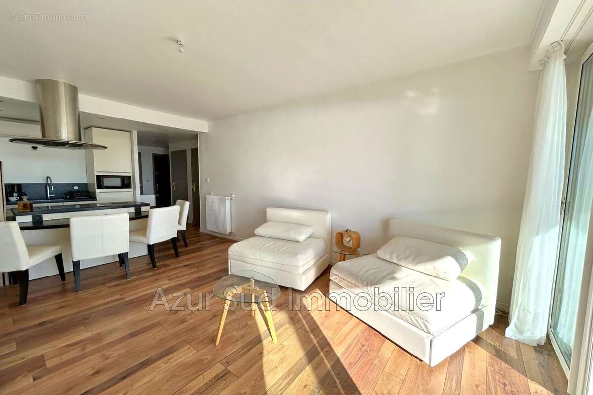 Appartement à VALLAURIS