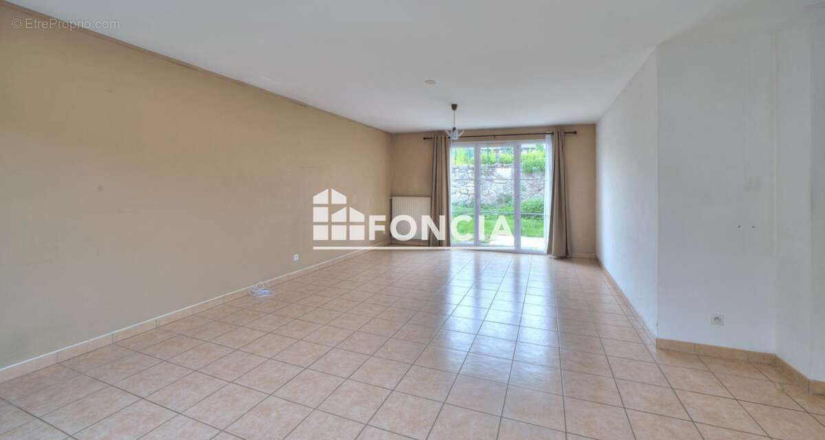 Maison à SAINT-GENIS-POUILLY