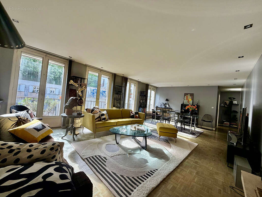 Appartement à PARIS-18E