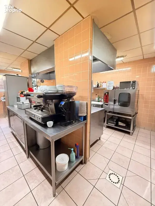 OPPORTUNITE ! Restaurant de caractère avec fonds et murs, adresse emblématique, à vendre au coeur de Guéret 415 000 € - photo 8