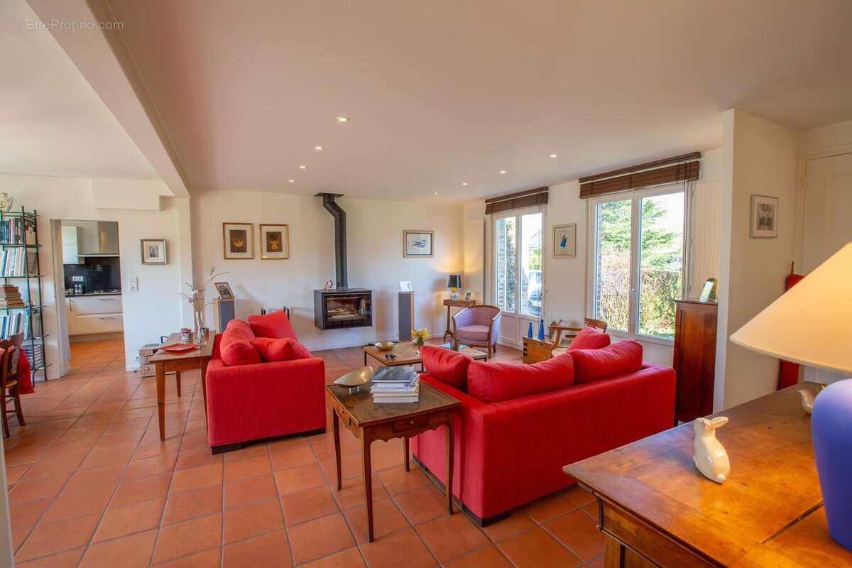 Photo 2 - Maison à LE MESNIL-SAINT-DENIS