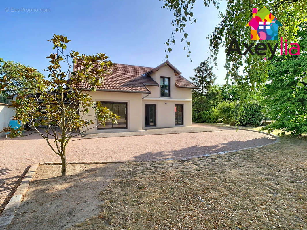  a vendre- riorges- maison de caractère avec extension sur terrain de 996 m2 avec puits - photo 9