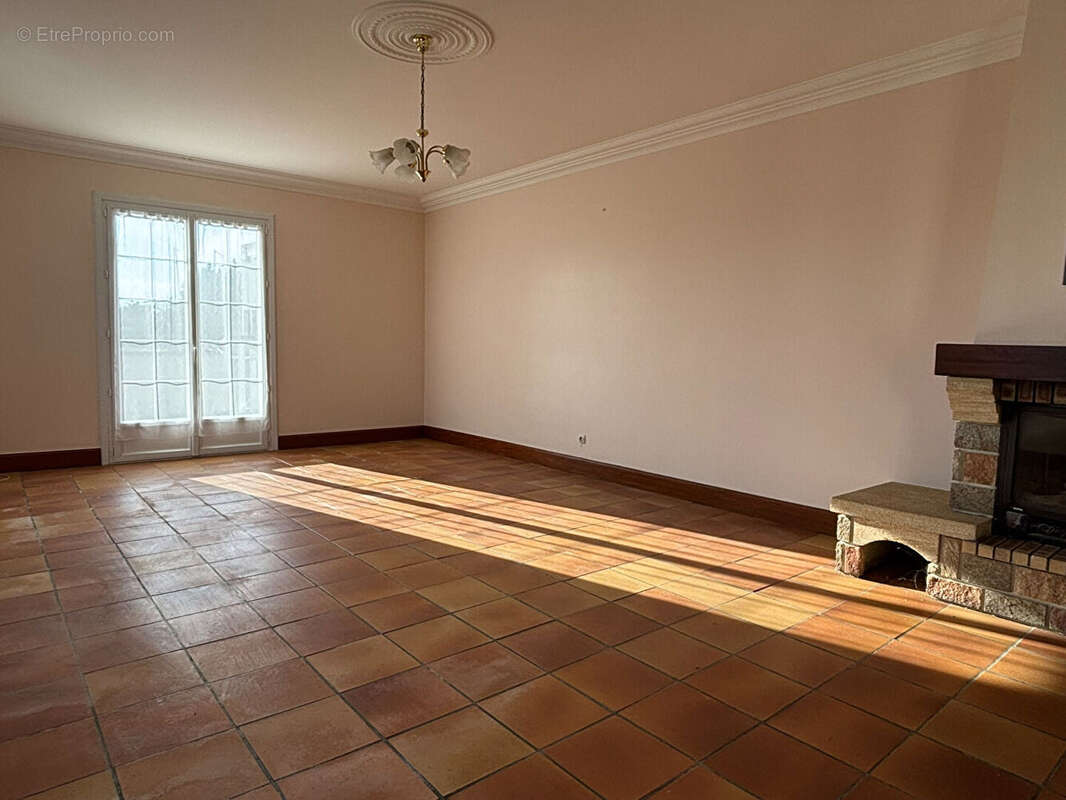 Maison à SAINT-PIERRE-D'EXIDEUIL