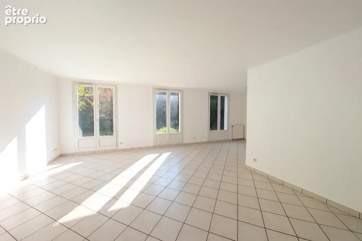 Savigny-le-Temple Bourg   Plain-pied 104 m2   Séjour 36 m2 sud   Jardin & garage   Potentiel - photo 5
