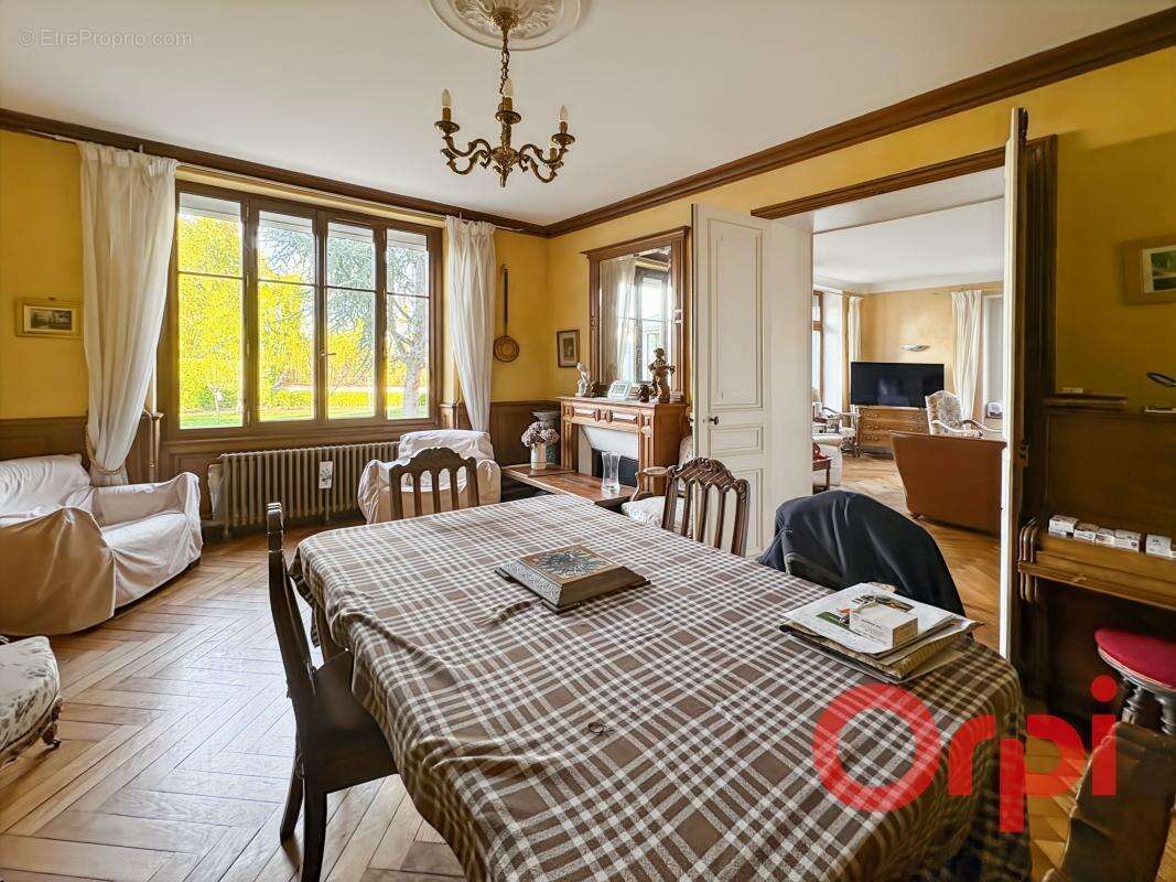 Maison à SAINT-AMAND-MONTROND