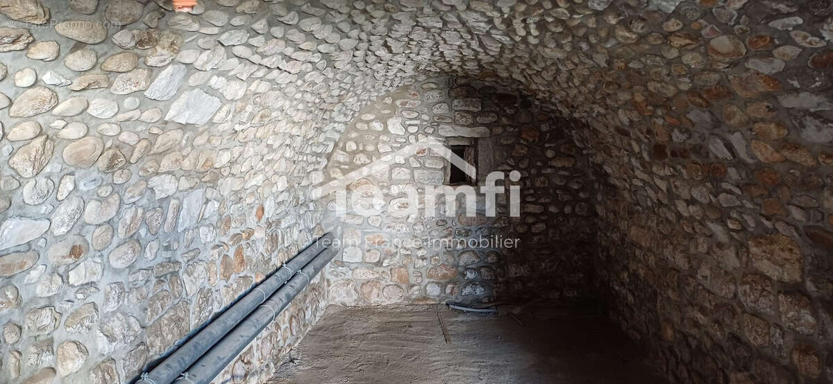 Maison à BERRIAS-ET-CASTELJAU